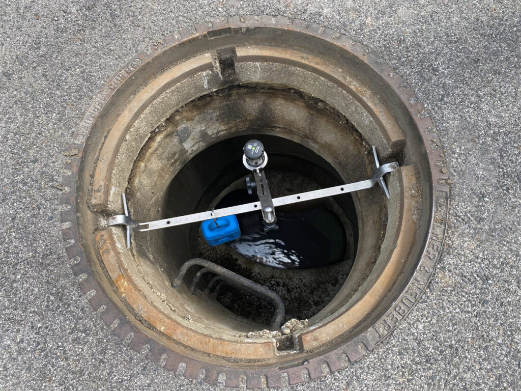 Jellox the data logger for wastewater and sewer monitored in a manhole with BLE radar sensor
