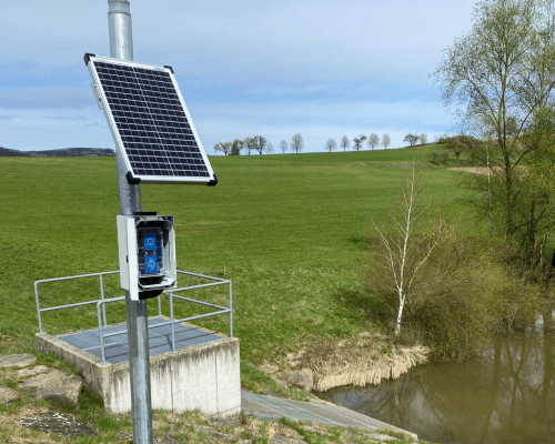 Dangelsbach Datenlogger mit Solarpaneel zur Frühwarnung bei Überschwemmungen