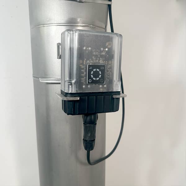 Jellox Pulse installed on pipe