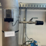 PRE-PT-D30: Pressure sensor and Jellox Pulse mounted on pipe holder
